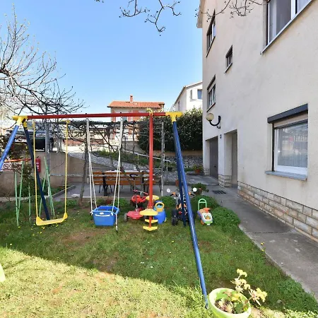 Apartman Traditional In With Garden