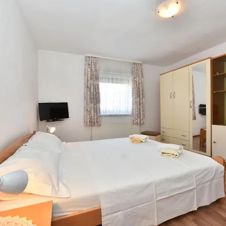Apartman Traditional In With Garden